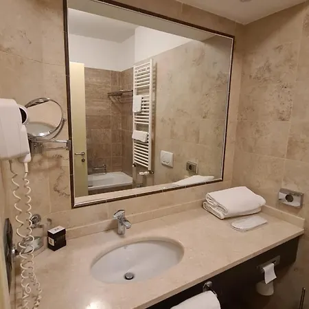 Hotel Elysium Raya Mediglia