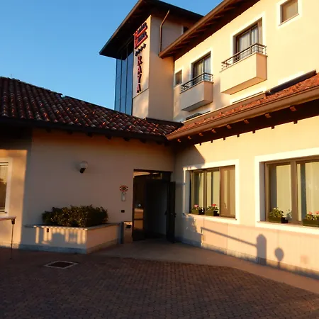 Elysium Raya Hotel Mediglia