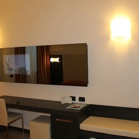 Elysium Raya Hotel Mediglia
