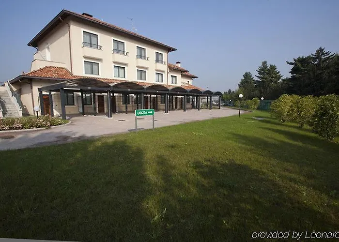 Elysium Raya Hotel 4*